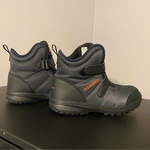 Boys Columbia snow boots size 6- almost new